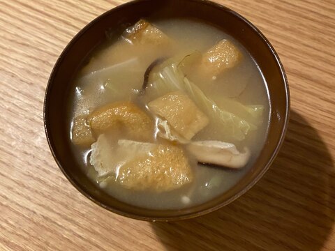 白菜椎茸油揚げの味噌汁